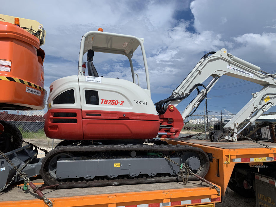 2021 TAKEUCHI TB250-2