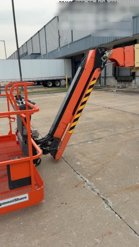 2018 JLG 660SJ