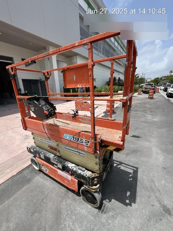 2022 JLG ES1932