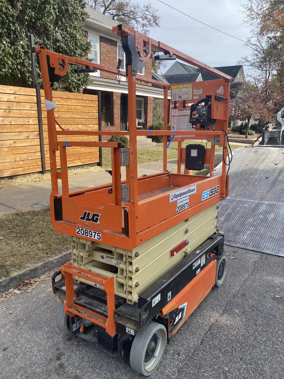 2022 JLG ES1932
