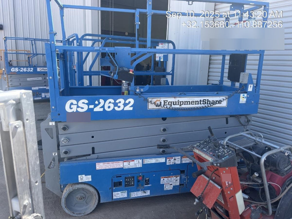 2019 Genie GS-2632 Folding rails with half height swing gate