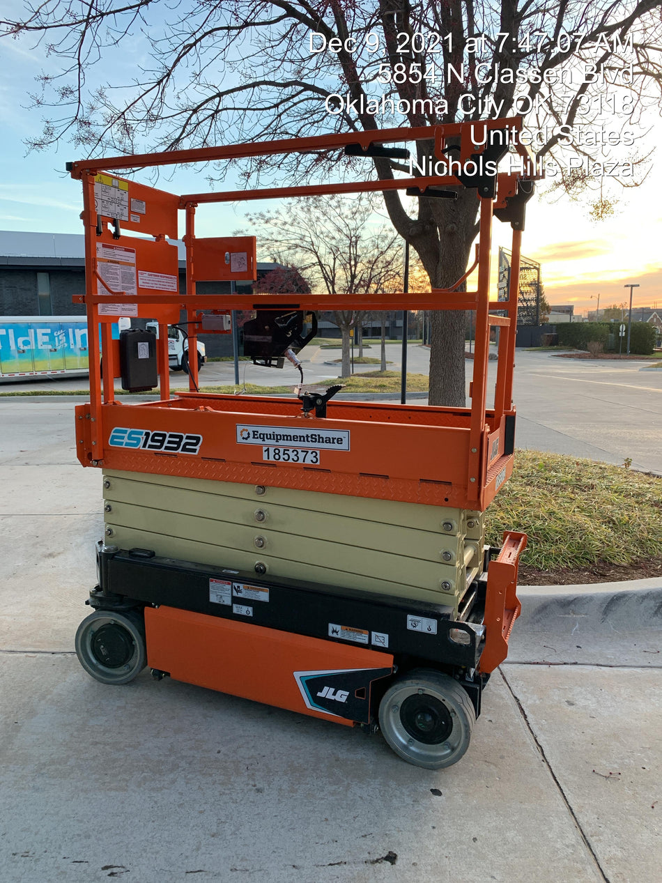 2021 JLG ES1932