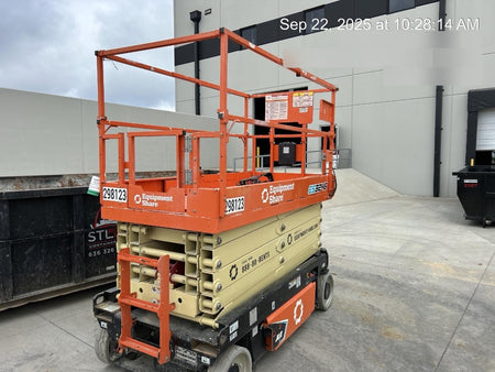 2023 JLG ES3246