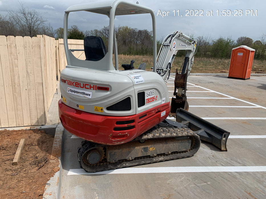 2021 TAKEUCHI TB235-2R