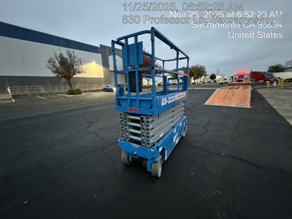 2020 Genie GS-3232 Standard, Folding half height swing gate, 800W Inverter