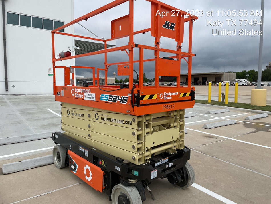 2023 JLG ES3246
