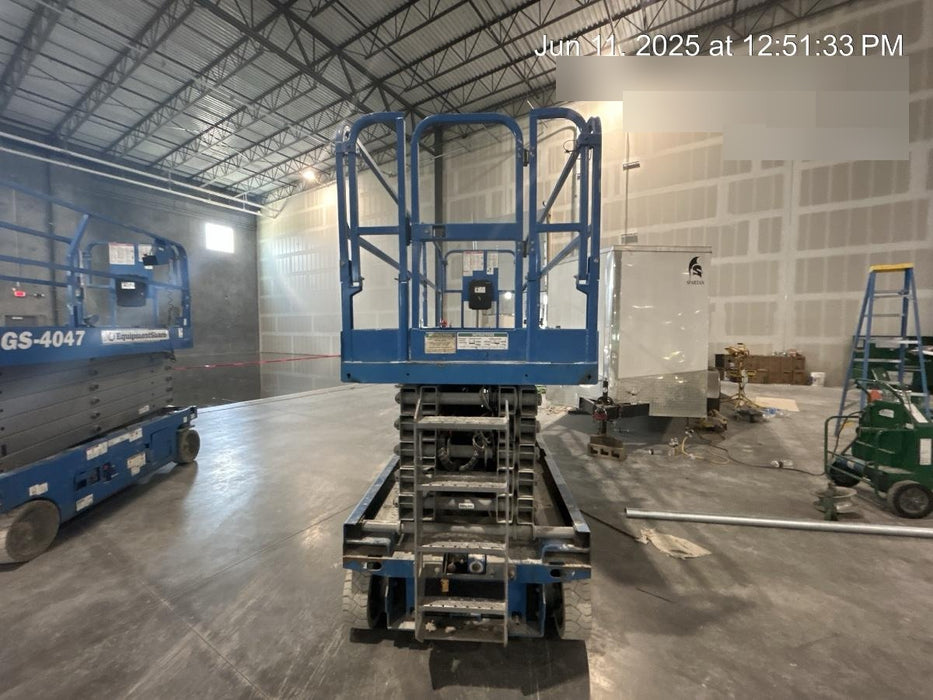 2019 Genie GS-4047 Folding rails with half height swing gate