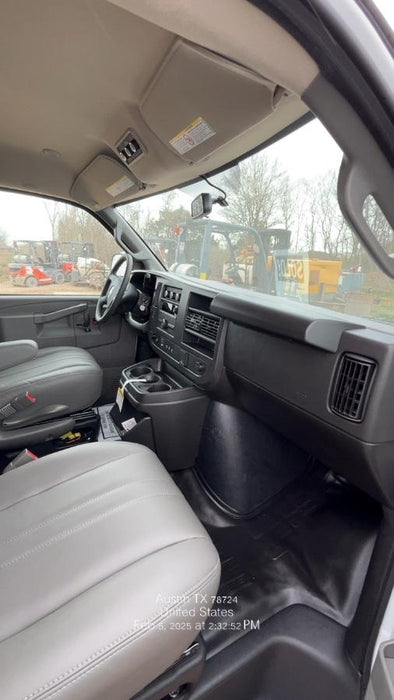 2025 CHEVROLET Express Van - Rental