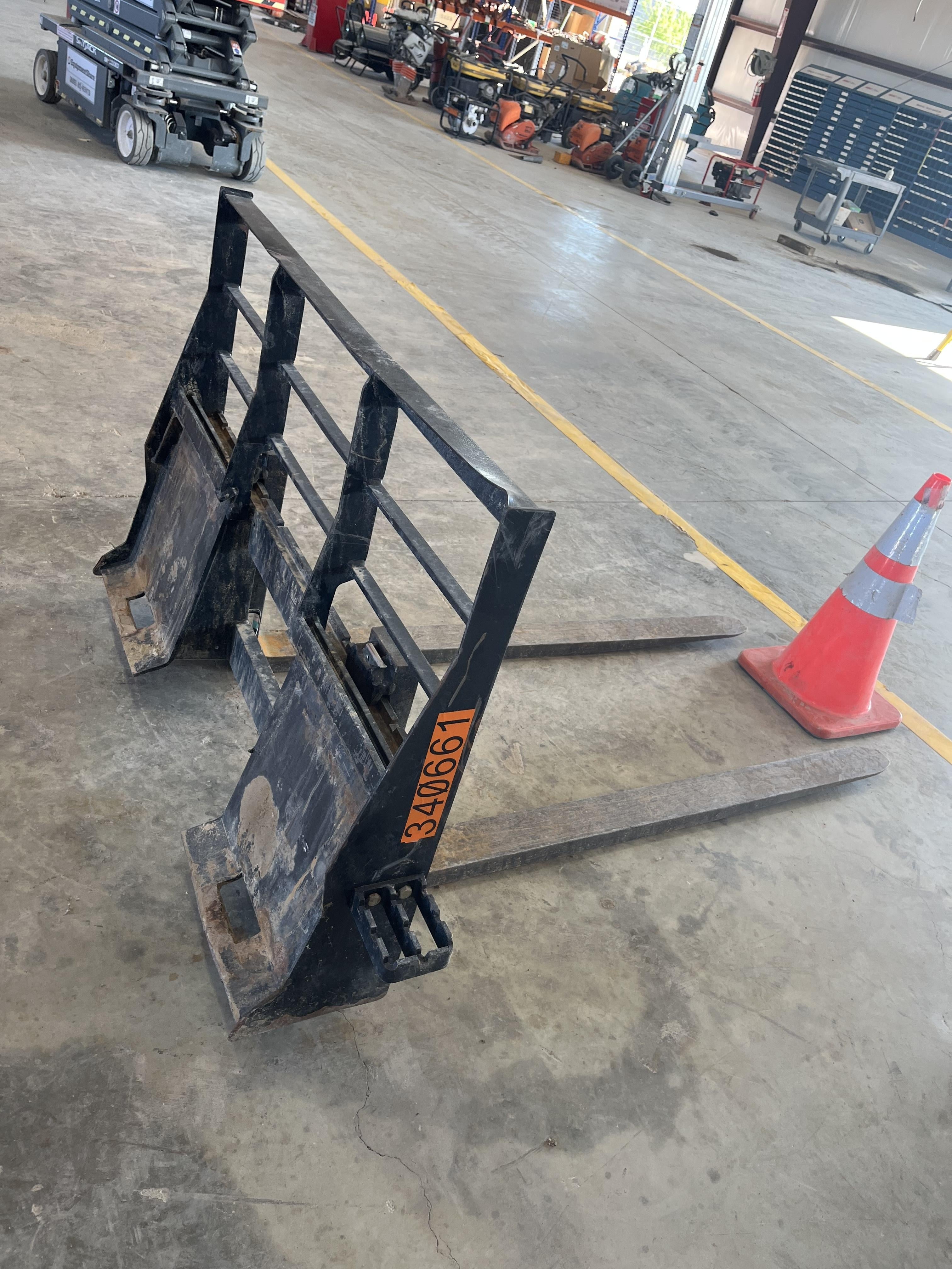 2023 ARROW MATERIAL HANDLING 24" Pallet Fork Frame
