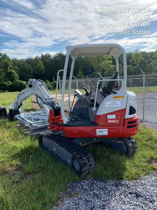 2022 TAKEUCHI TB235-2R