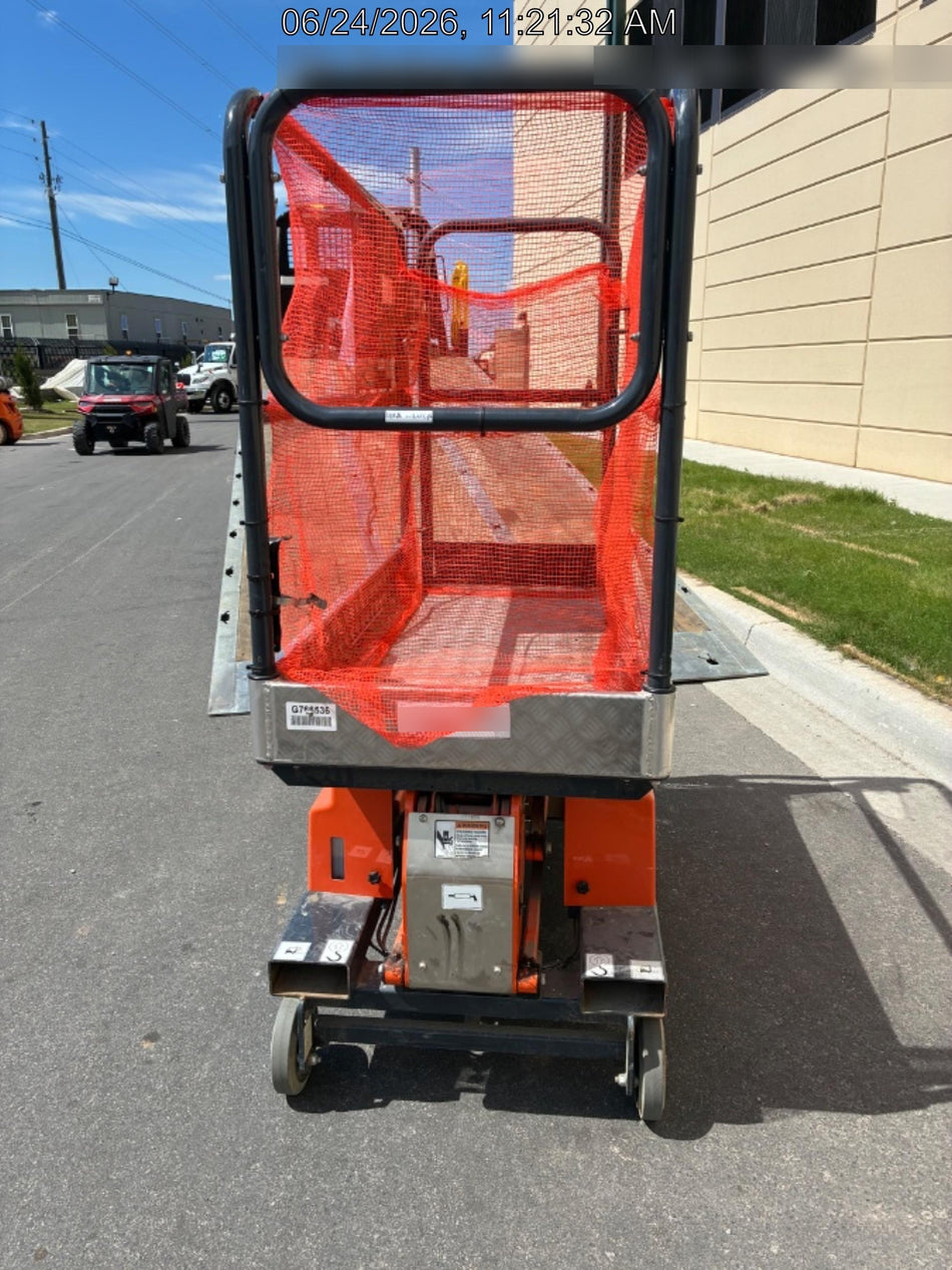 2023 JLG 1030P