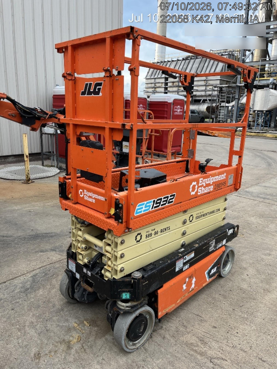 2022 JLG ES1932