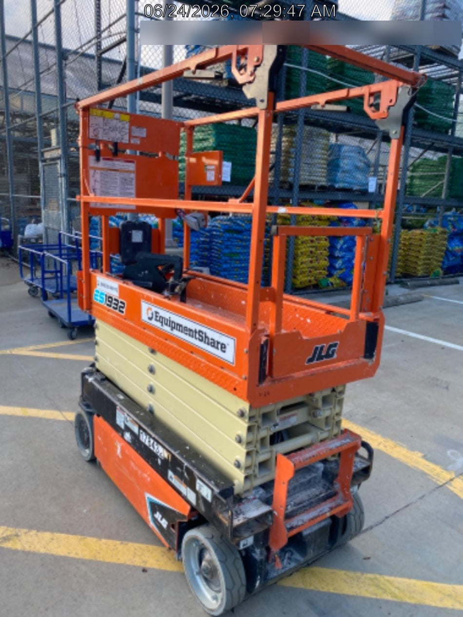 2021 JLG ES1932