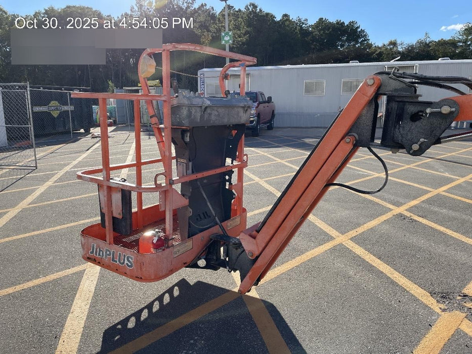2019 JLG E300AJP
