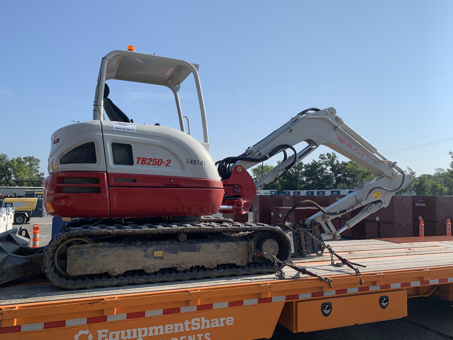 2021 TAKEUCHI TB250-2