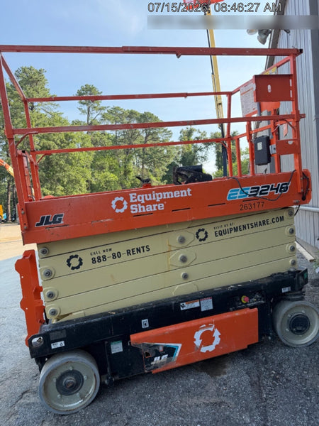 2022 JLG ES3246
