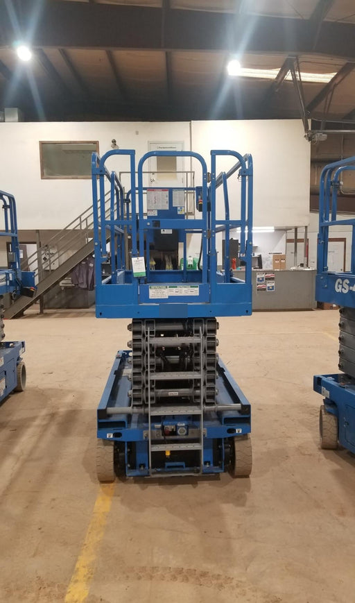 2019 Genie GS-4047 Folding rails with half height swing gate