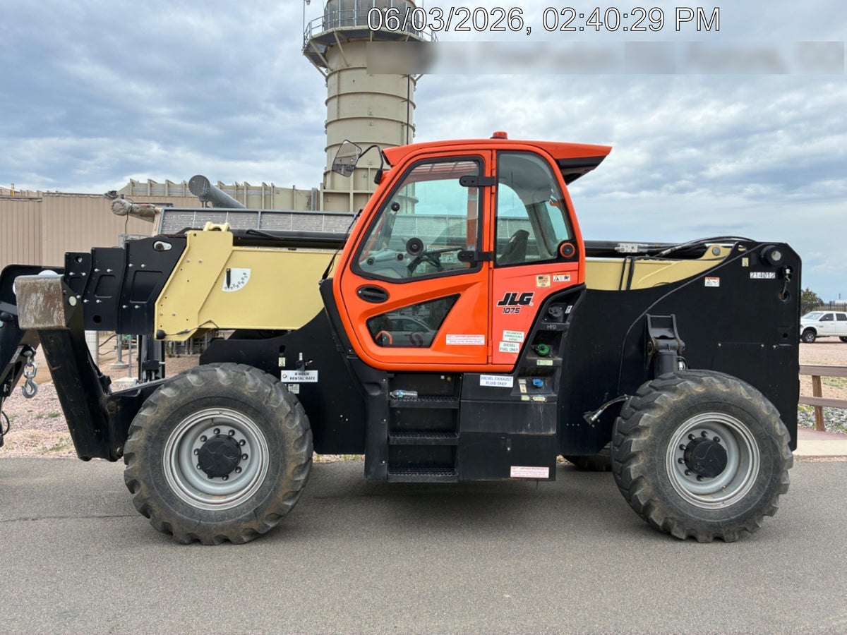 2022 JLG 1075