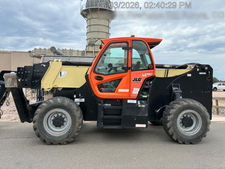 2022 JLG 1075