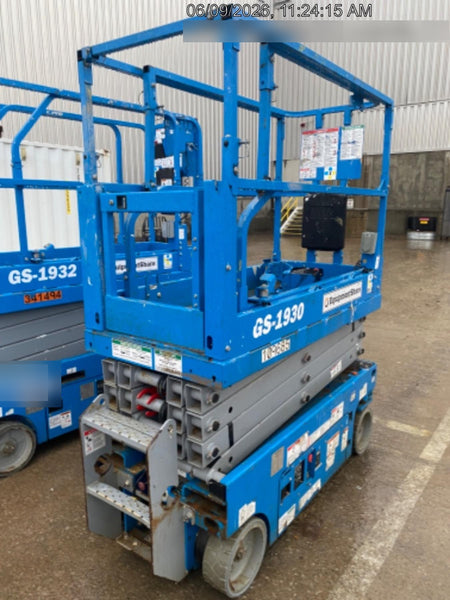 2020 Genie GS-1930 Solid Non Marking Tires, Beacon, Folding rails with half height swing gate, 800W Inverter