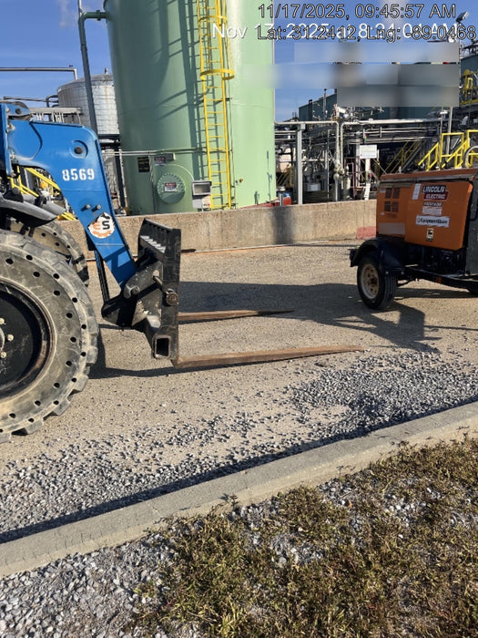 2018 Genie GTH-636 Genie GTH-636 w/Open ROPS, Solid Tires, Work Light/Beacon, 48" Carriage and Forks