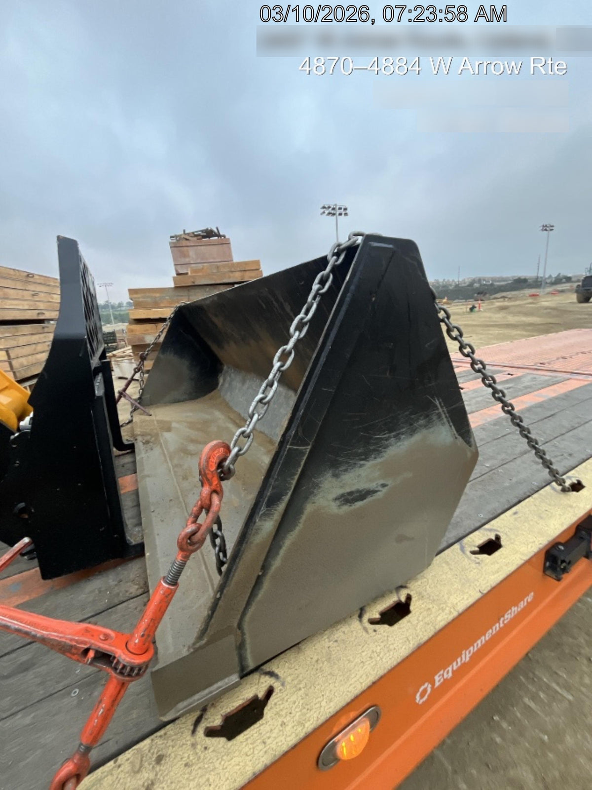 2025 JLG 1001100823