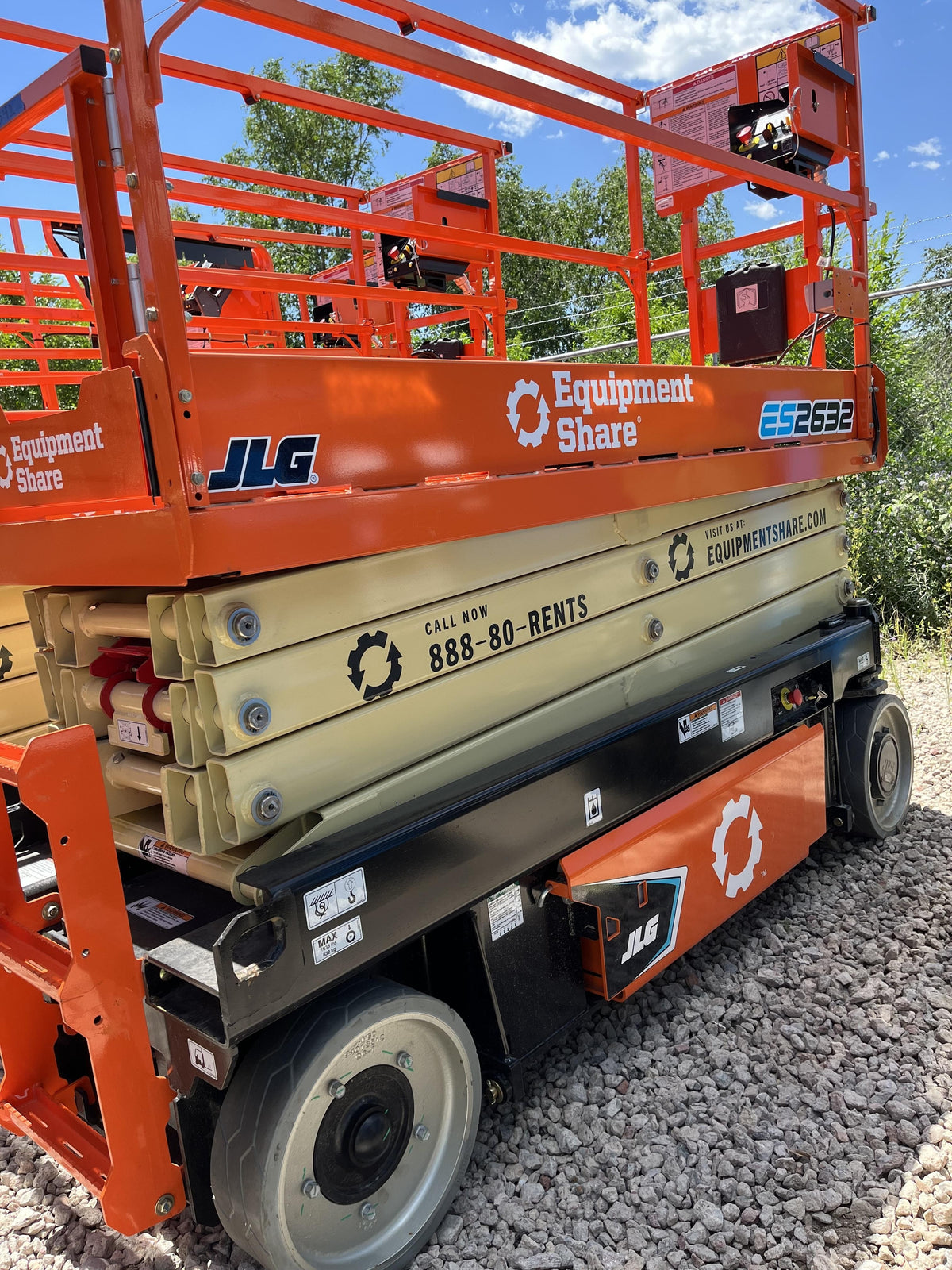 2023 JLG ES2632