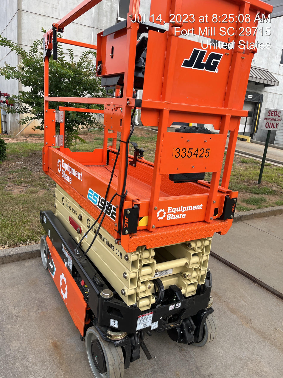 2023 JLG ES1932
