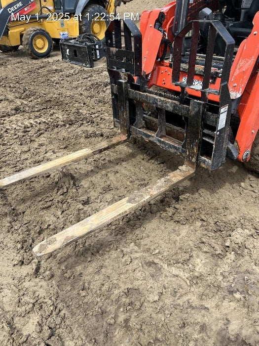 2022 TAKEUCHI 48" Pallet Forks - Takeuchi