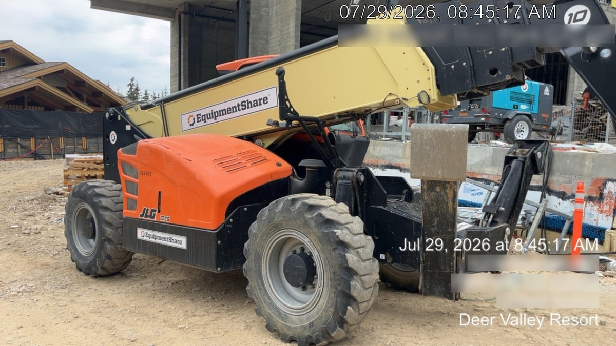 2022 JLG 1075