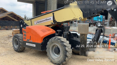 2022 JLG 1075