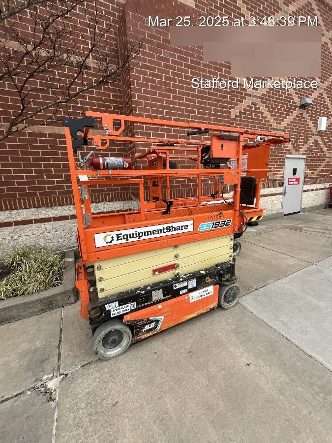 2021 JLG ES1932