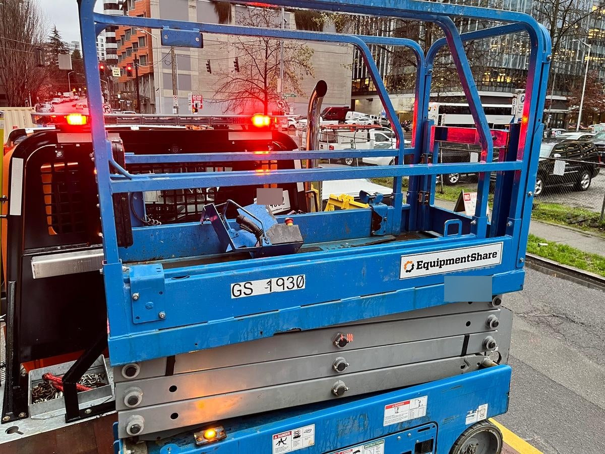 2019 Genie GS-1930 Half Height Swing Gate, 800W Inverter