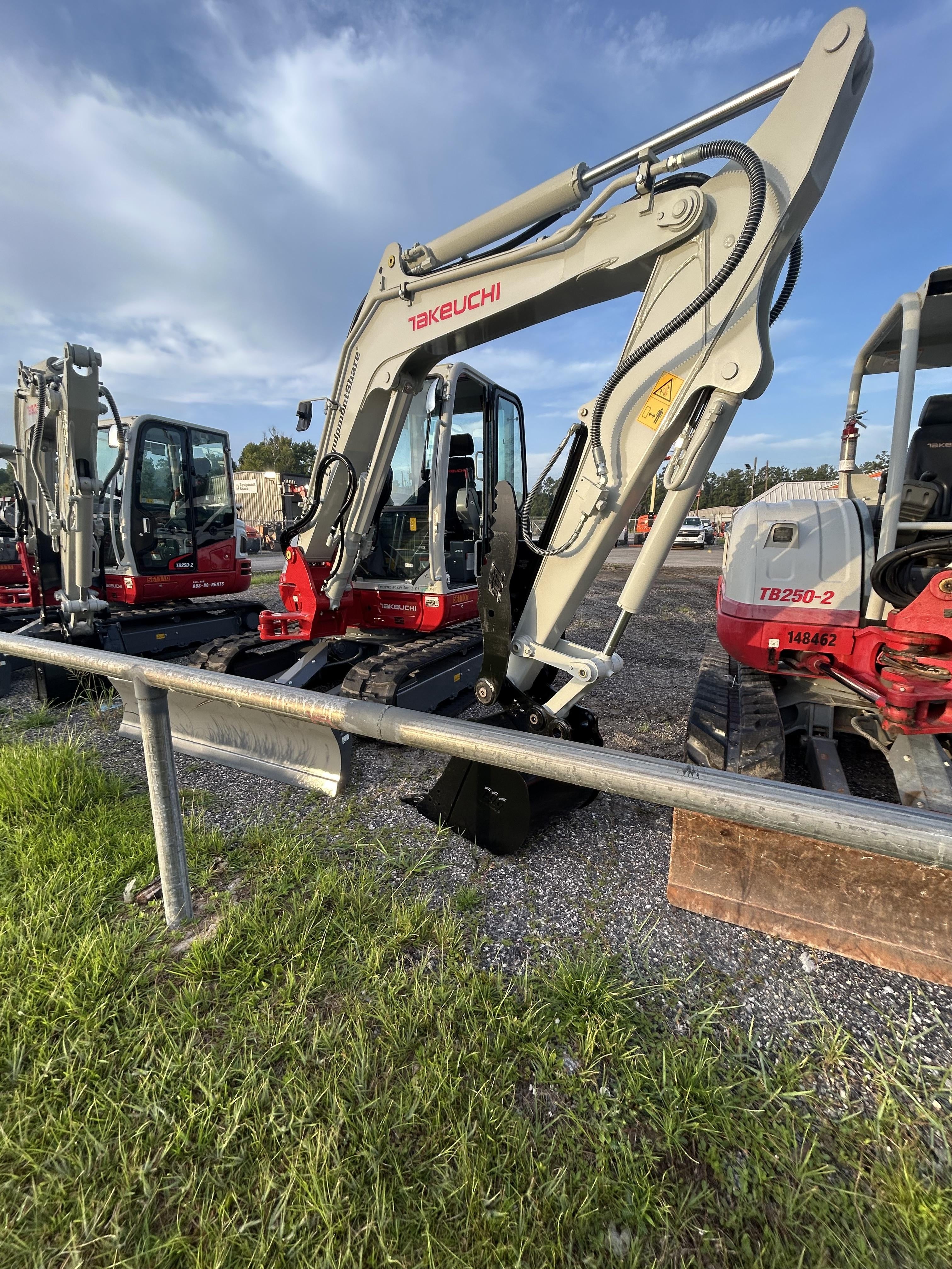 2025 TAKEUCHI TB250-2CR