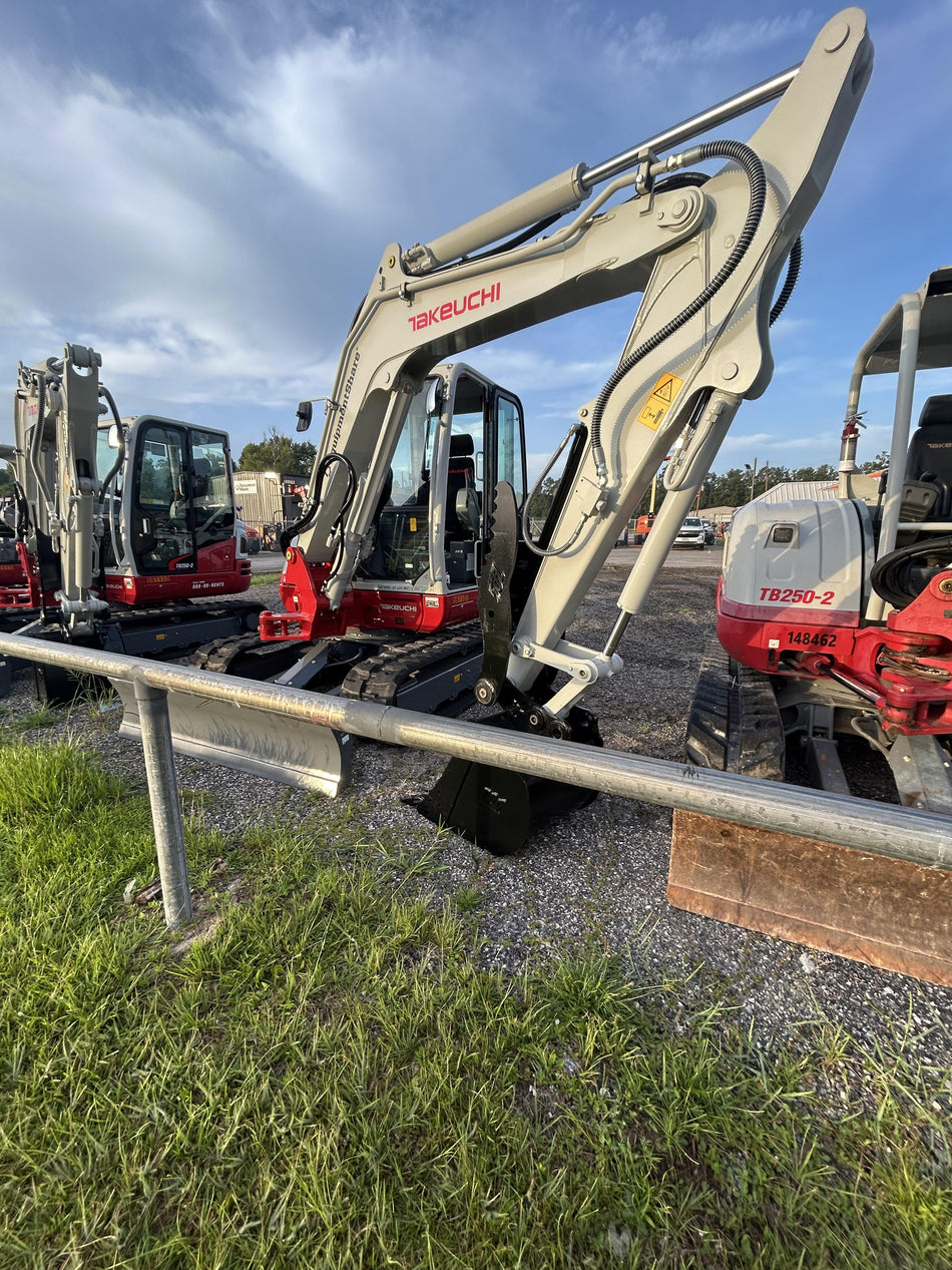 2025 TAKEUCHI TB250-2CR