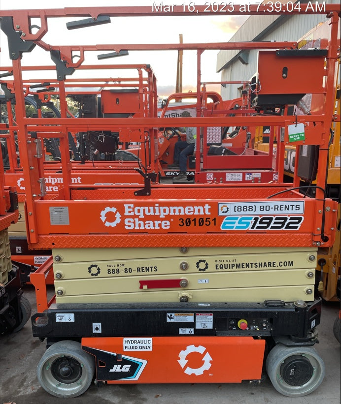 2023 JLG ES1932
