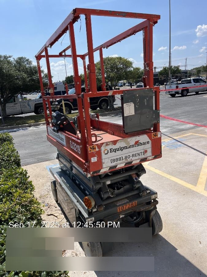 2020 Skyjack SJIII-3219 Solid NM Tires, Half height spring hinged entry gate, Dual Beacons, 800W Inverter