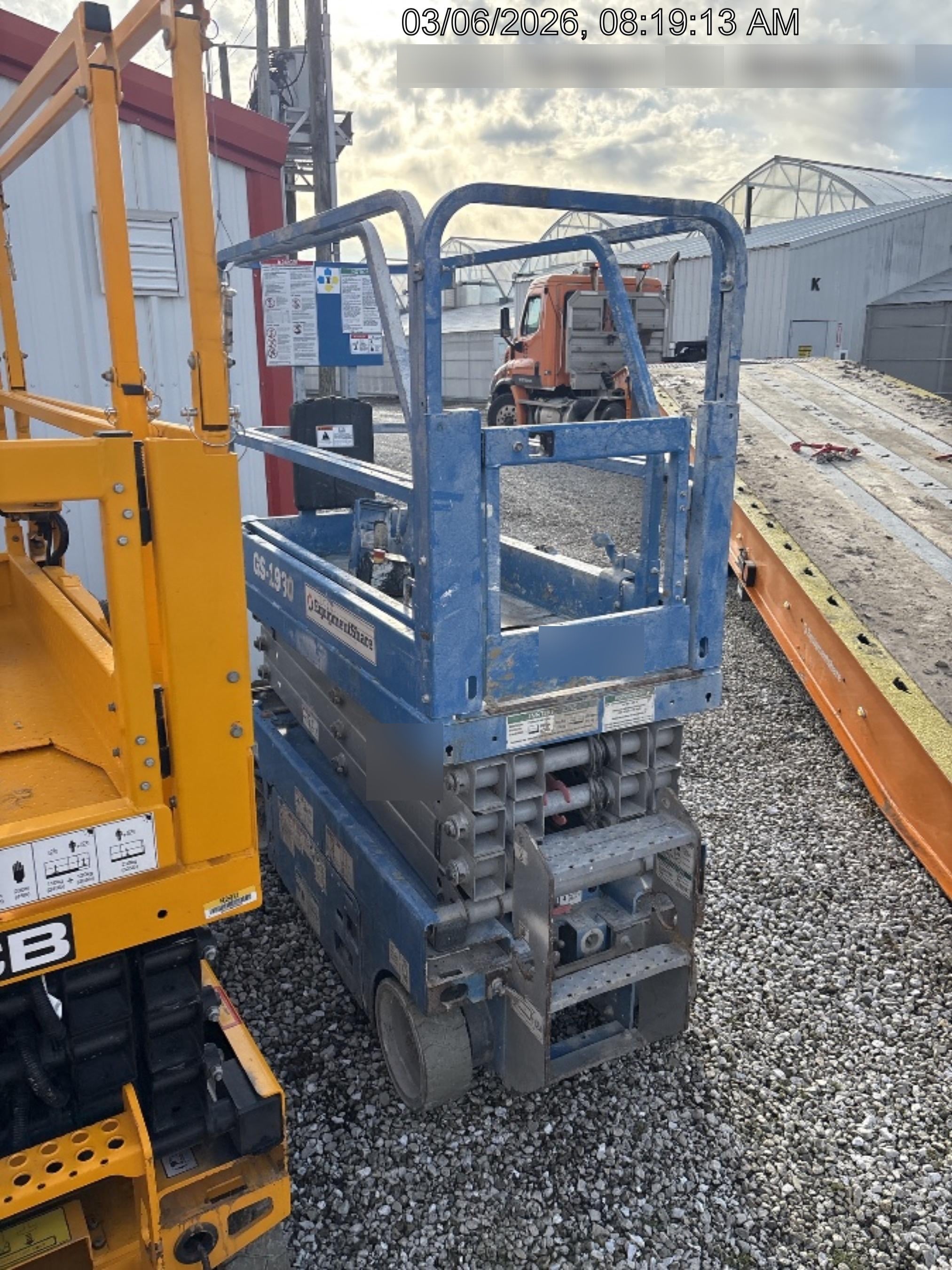 2020 Genie GS-1930 Solid Non Marking Tires, Beacon, Folding rails with half height swing gate