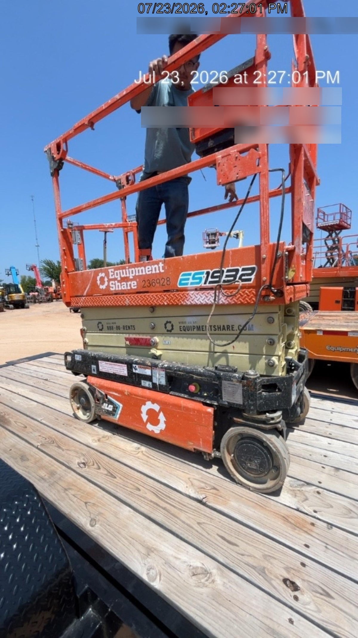 2022 JLG ES1932