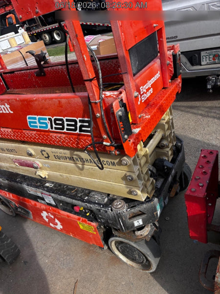 2023 JLG ES1932