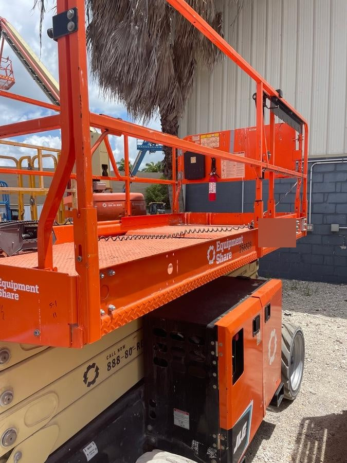 2022 JLG T350