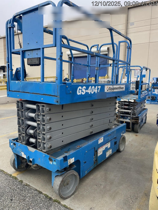 2019 Genie GS-4047 Folding rails with half height swing gate