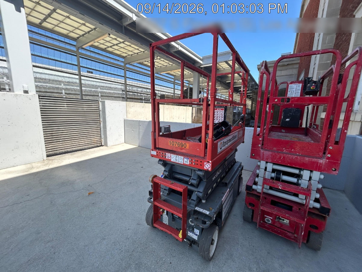 2020 Skyjack SJIII-3219 Solid NM Tires, Half height spring hinged entry gate, Dual Beacons, 800W Inverter