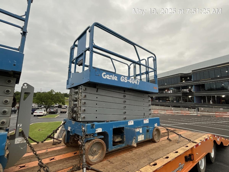 2019 Genie GS-4047 Folding rails with half height swing gate