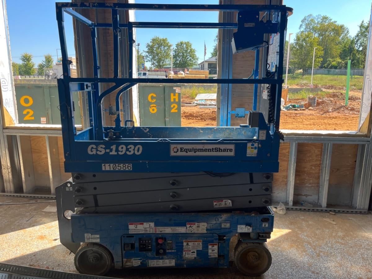 2020 Genie GS-1930 Solid Non Marking Tires, Beacon, Folding rails with half height swing gate, 800W Inverter
