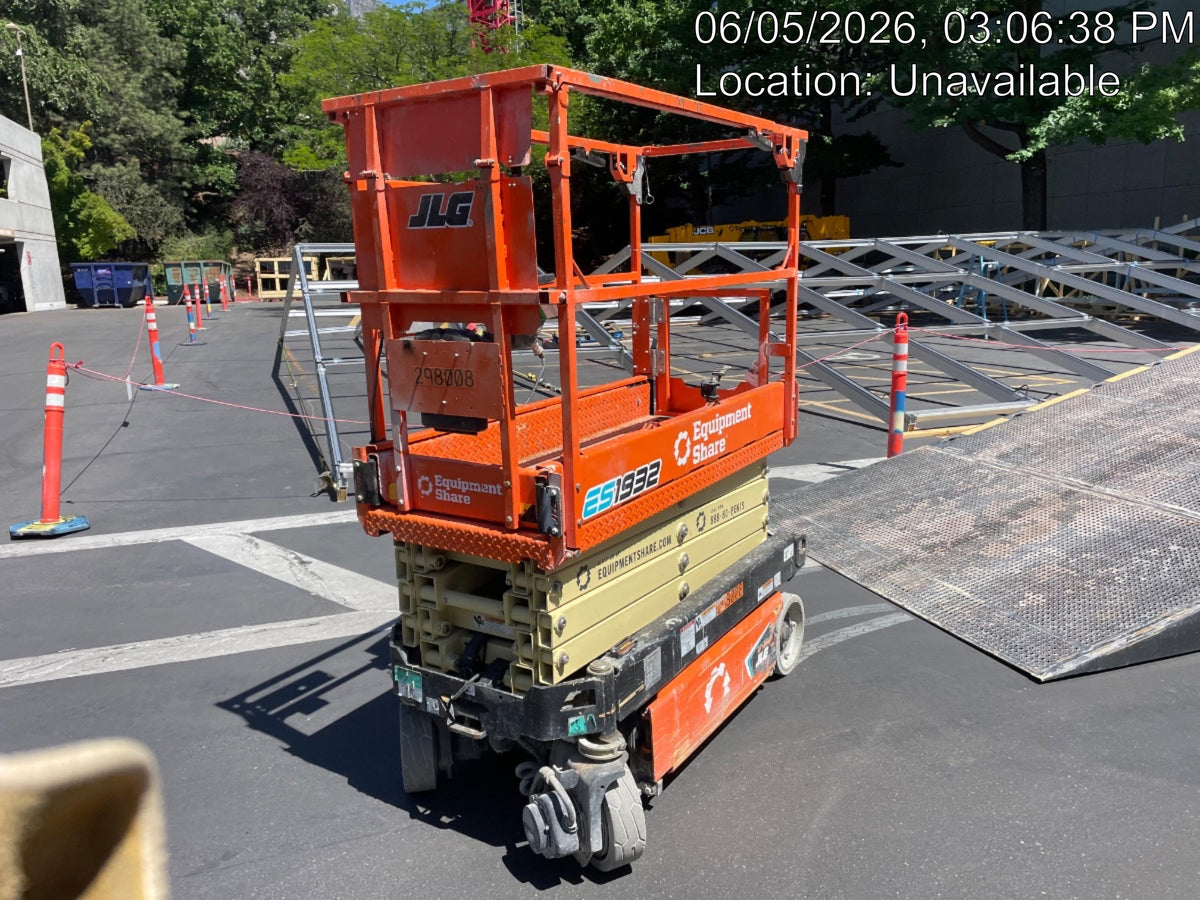 2023 JLG ES1932