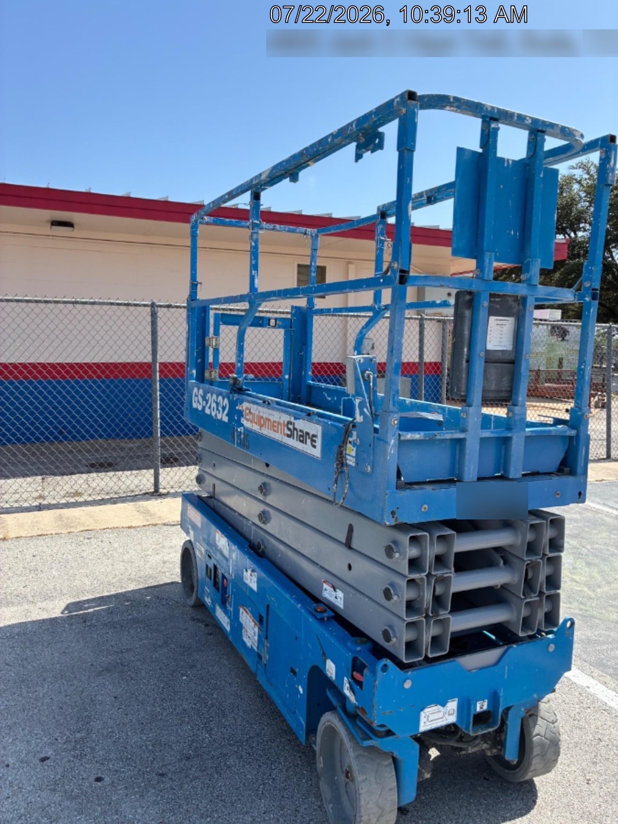 2019 Genie GS-2632 Folding rails with half height swing gate