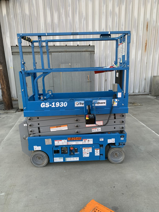 2020 Genie GS-1930 Solid Non Marking Tires, Beacon, Folding rails with half height swing gate, 800W Inverter