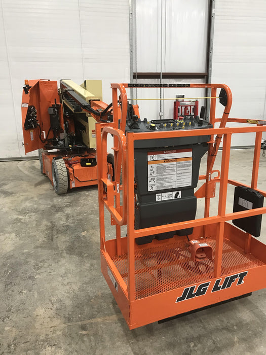 2019 JLG E300AJP