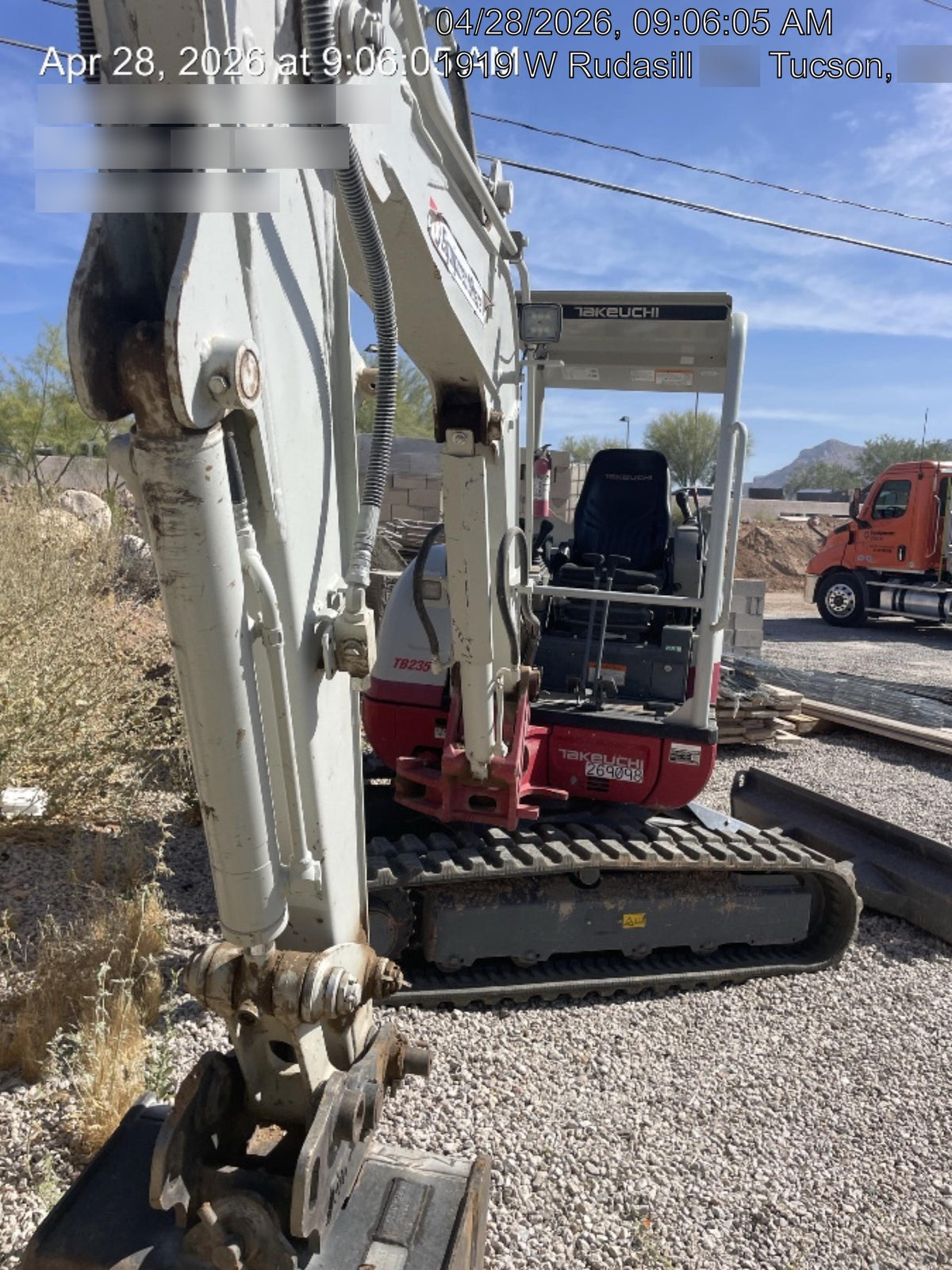 2022 TAKEUCHI TB235-2R